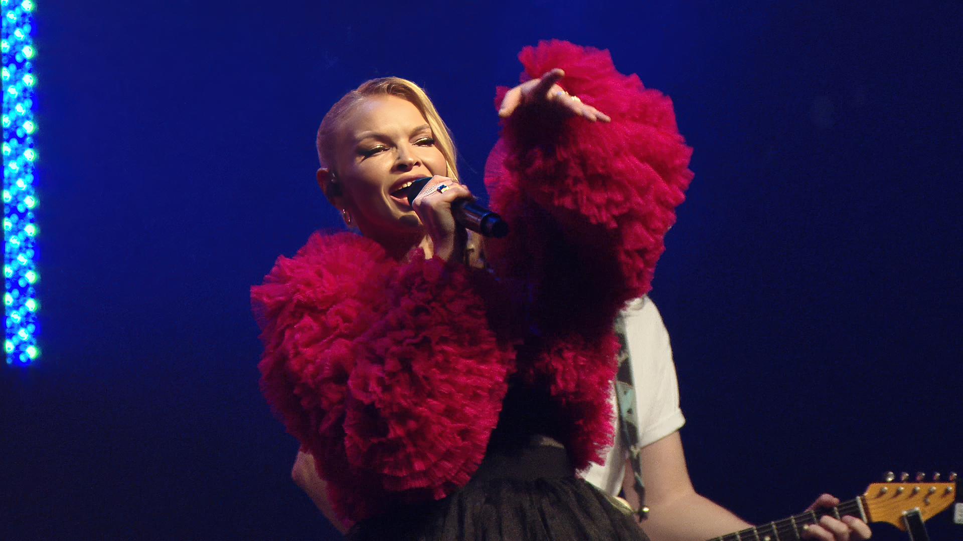 ЗОЖ в VK Stadium — сцена и публика